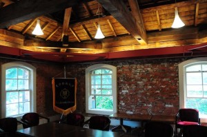 大阪窯業長沼工場跡で発見された刻印付きの煉瓦破片