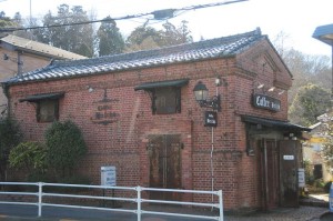 2号館上部の丸窓